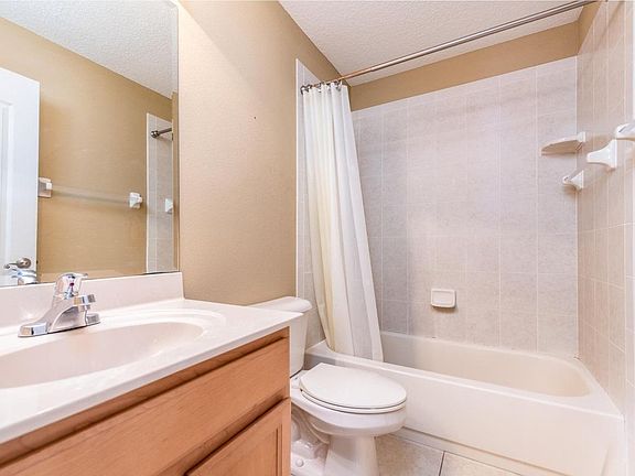 2nd image of 615 Park Ln