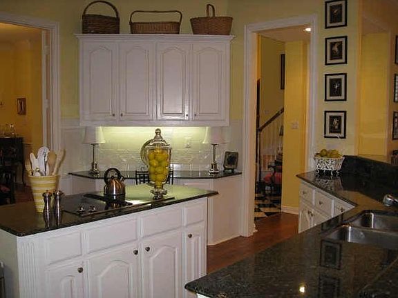 5th image of 906 Parkwood Ct