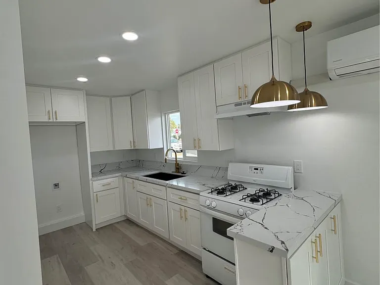 10449 Memory Park Ave — Photo 1