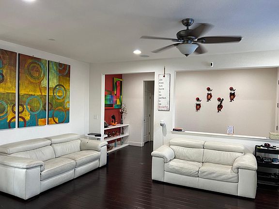 4th image of 831 Blossom Rock Ln