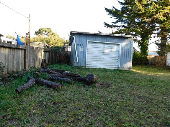 3rd image of 935 SW Canyon Dr
