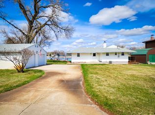 801 Andys Lake Rd, Norfolk, NE 68701