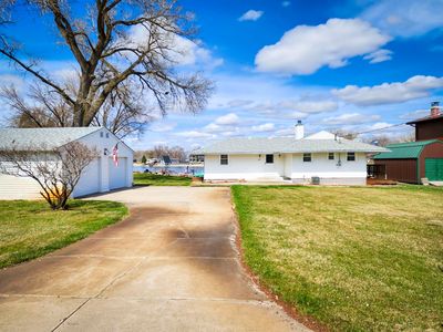 801 Andys Lake Rd, Norfolk, NE, 68701