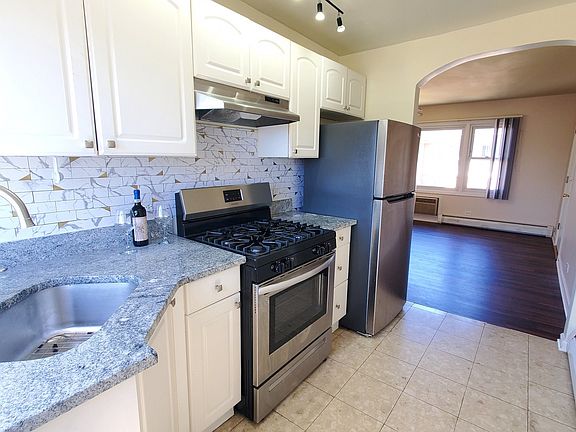 5th image of 3806 Ruby St APT 3W