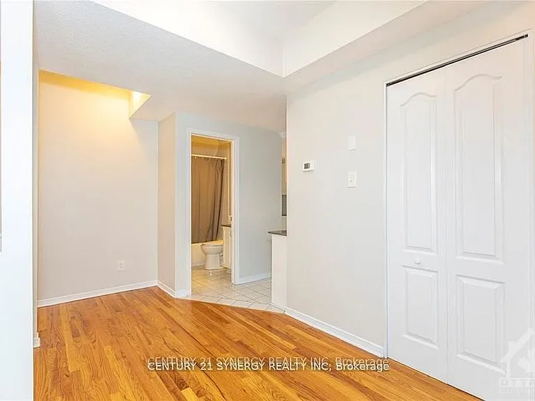 450 Maclaren St #10 — Photo 11