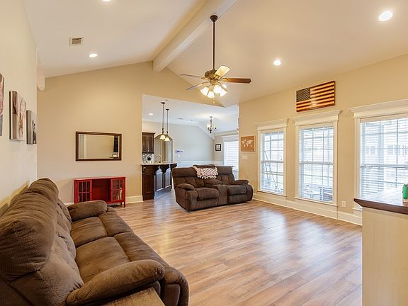 4th image of 3512 Walstine Ln