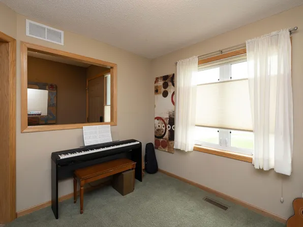 1508 3rd St SE, New Prague, MN 56071