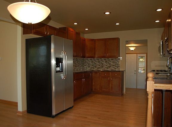 5th image of 1050 W Indiana St