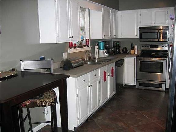 5th image of 3214 Bayou Blvd
