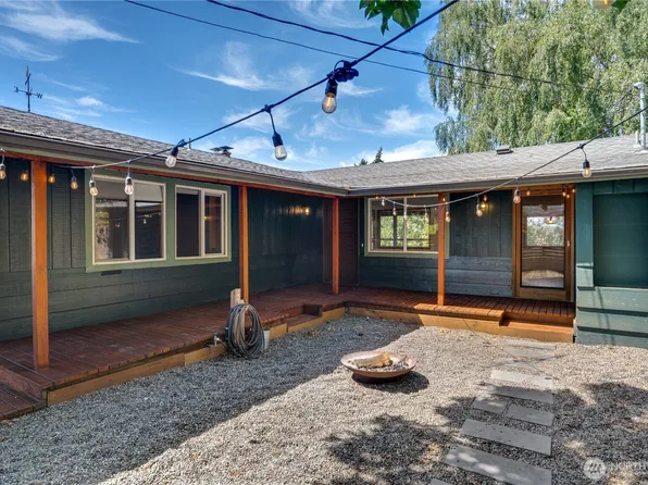 1127 Perry Avenue, Bremerton, WA 98310
