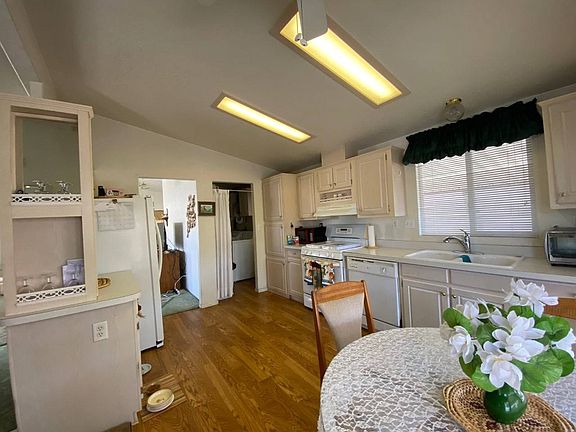 4th image of 1440 S Orange Ave Space 26