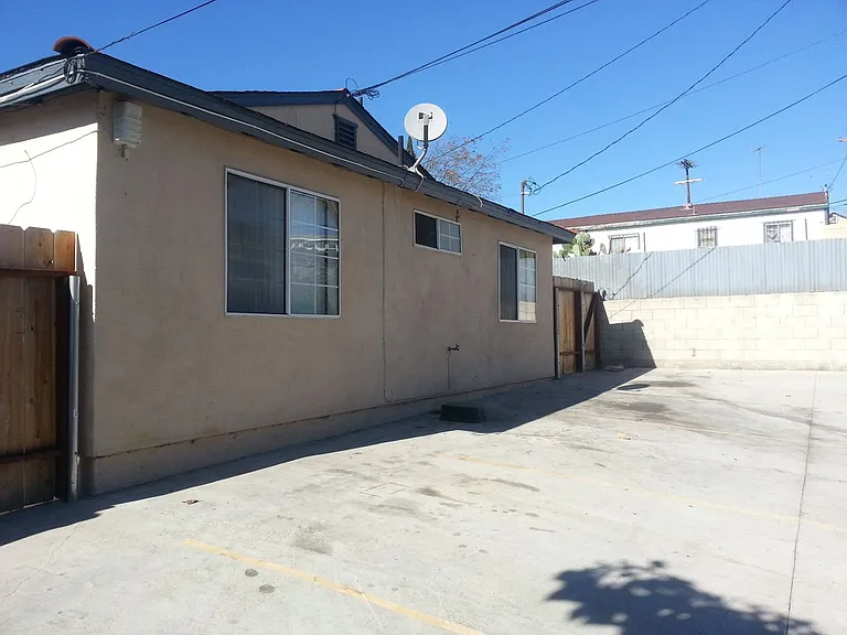 2029-2033 Osborn St — Photo 10
