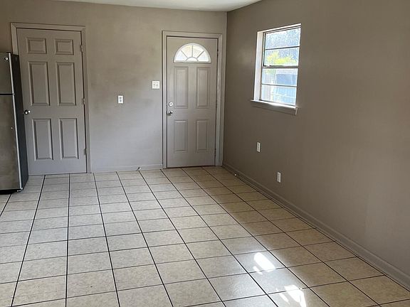 5th image of 309 Meadow Park Dr