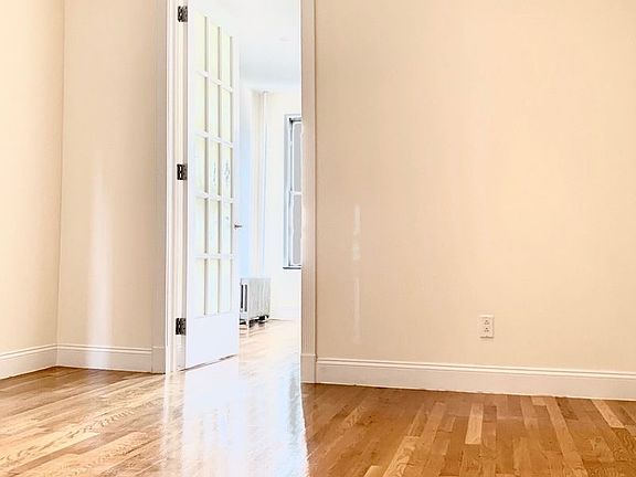 4th image of 168 W 107th St #4A