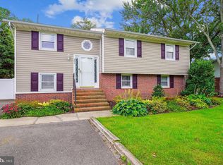 204 Skipper Ln, Chester, MD 21619