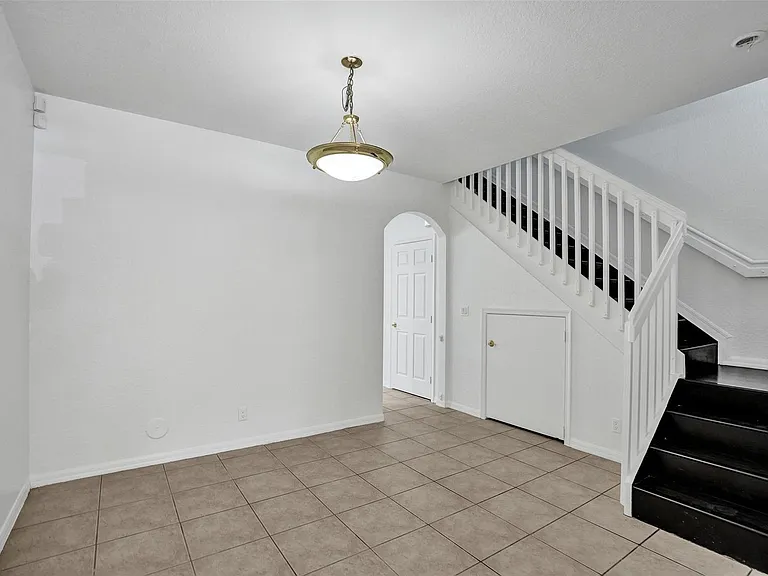 3313 NW 29th Ct — Photo 5