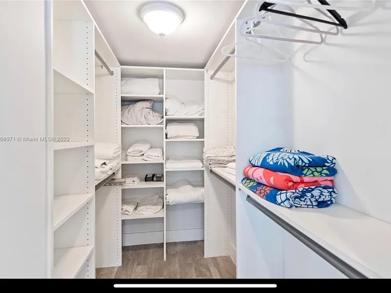 400 S Pointe Dr #1102 — Photo 23