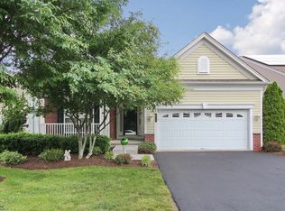 494 Crossfields Ln, Somerset, NJ 08873