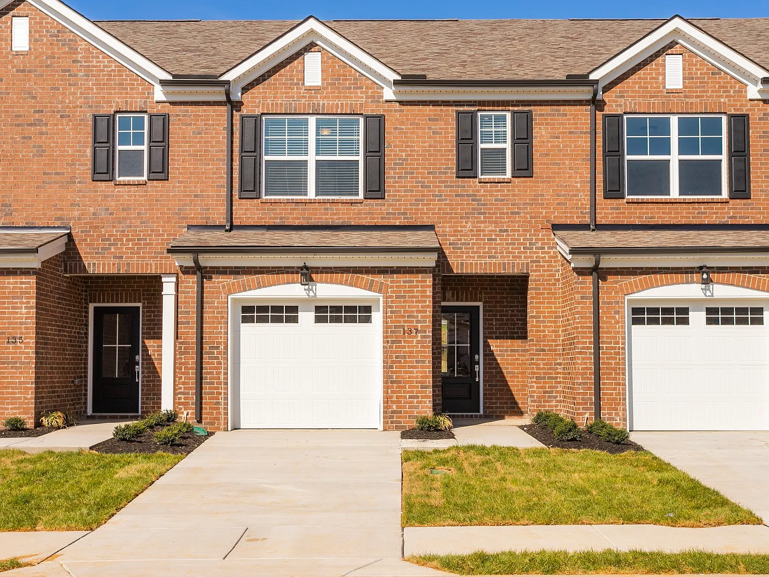 3 bed, 2.5 bath, 1574 sqft, $1,975 — Photo 1
