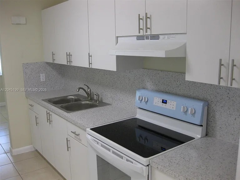 1520 NE 14th St — Photo 3