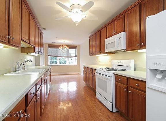 3rd image of 2640 Summit Dr Unit 205