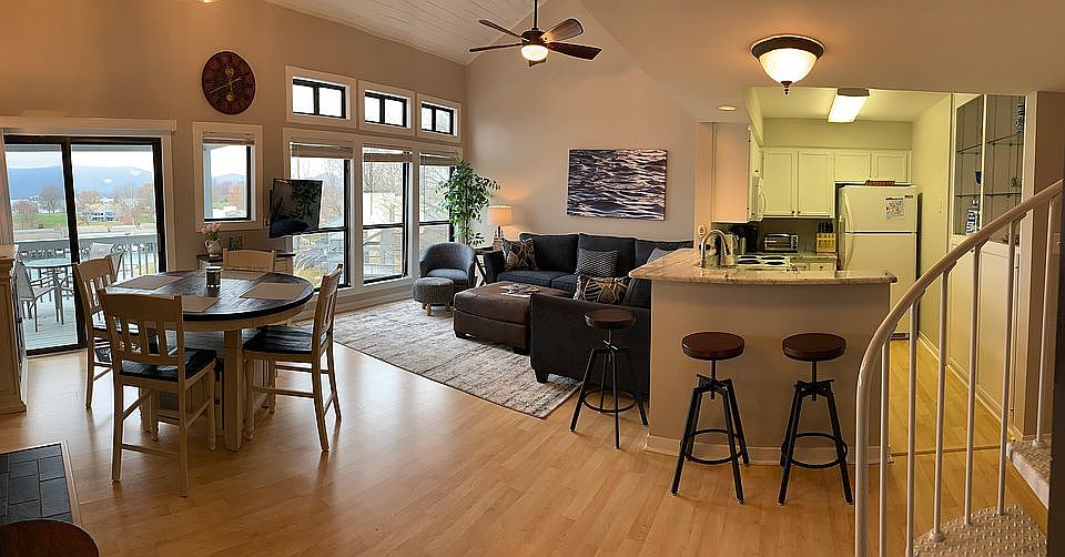 1st image of 290 Sailors Cove Dr