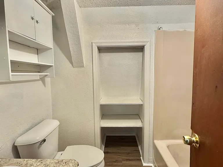 2401 SW 43rd St #6 — Photo 14