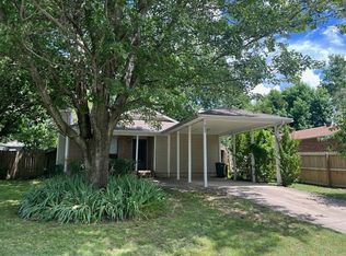 2722 N Barcelona Ave, Fayetteville, AR 72703