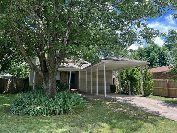2722 N Barcelona Ave, Fayetteville, AR 72703
