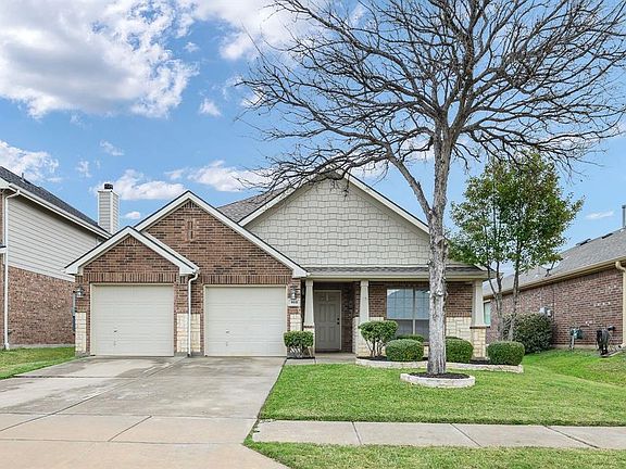 2nd image of 913 Lake Forest Trl