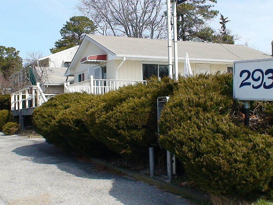 1st image of 293 E Montauk Hwy