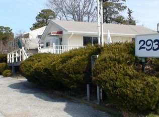 293 E Montauk Hwy, Hampton Bays, NY 11946