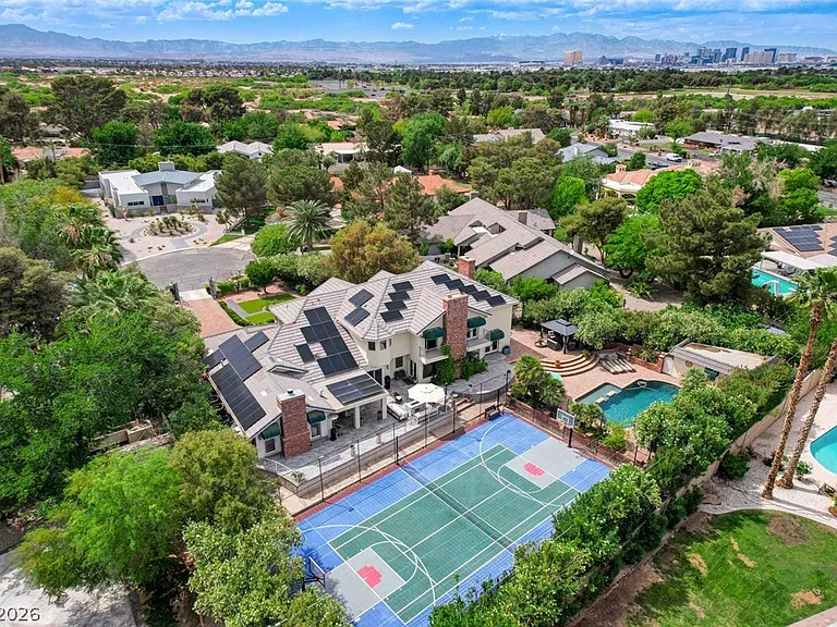 7001 Alamitos Cir — Photo 92