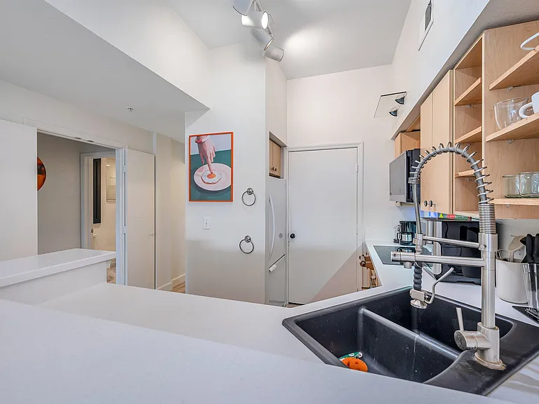100 4th Ave S #424 — Photo 8