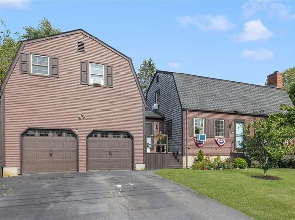 45 E St, Bristol, RI 02809