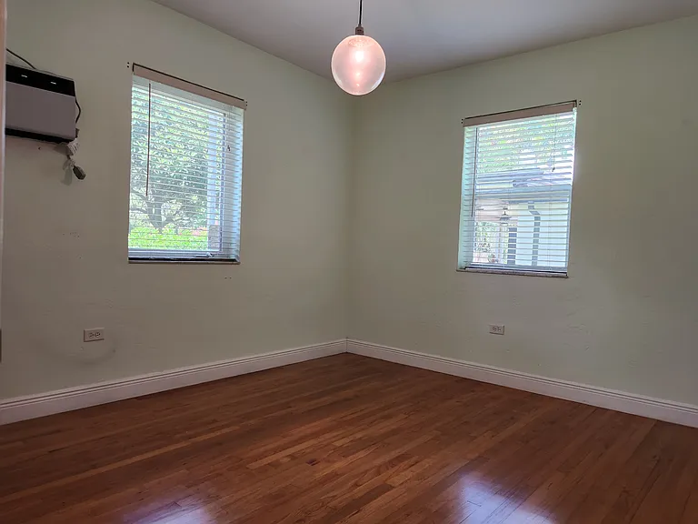 531 Oriole Ave — Photo 10