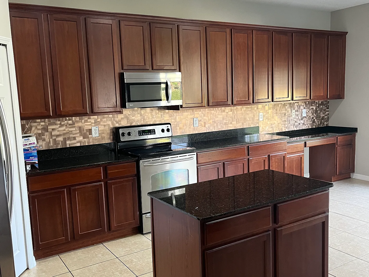 6 bed, 3082 sqft, $3,000 — Photo 3