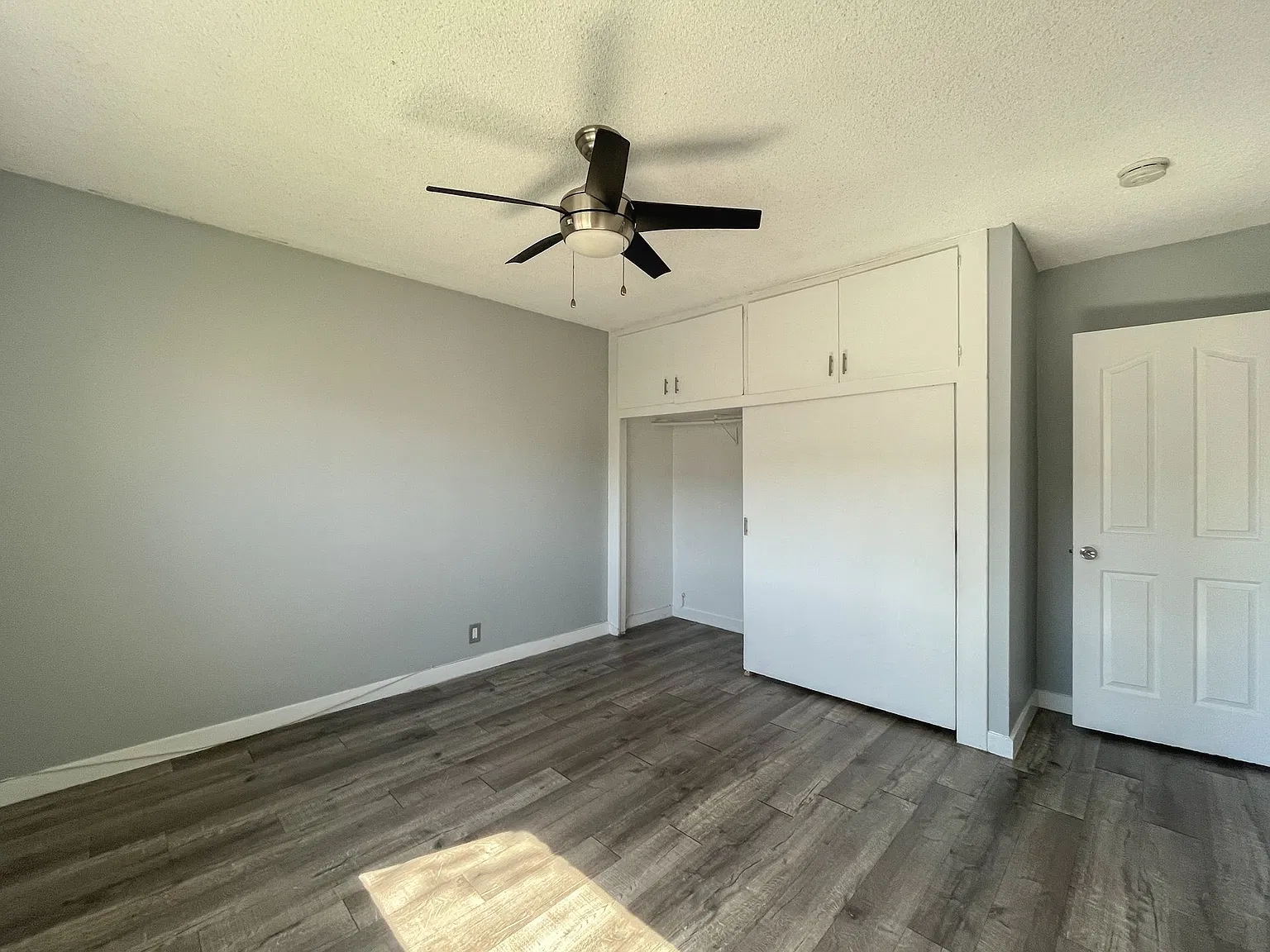 1092 Gladys Ave — Photo 4