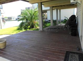 206 Tamana Dr, Tiki Island, TX 77554