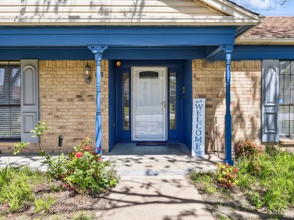 701 Carriagehouse Ln, Garland, TX 75040