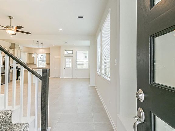 2nd image of 9426 Harvest Oak Ct