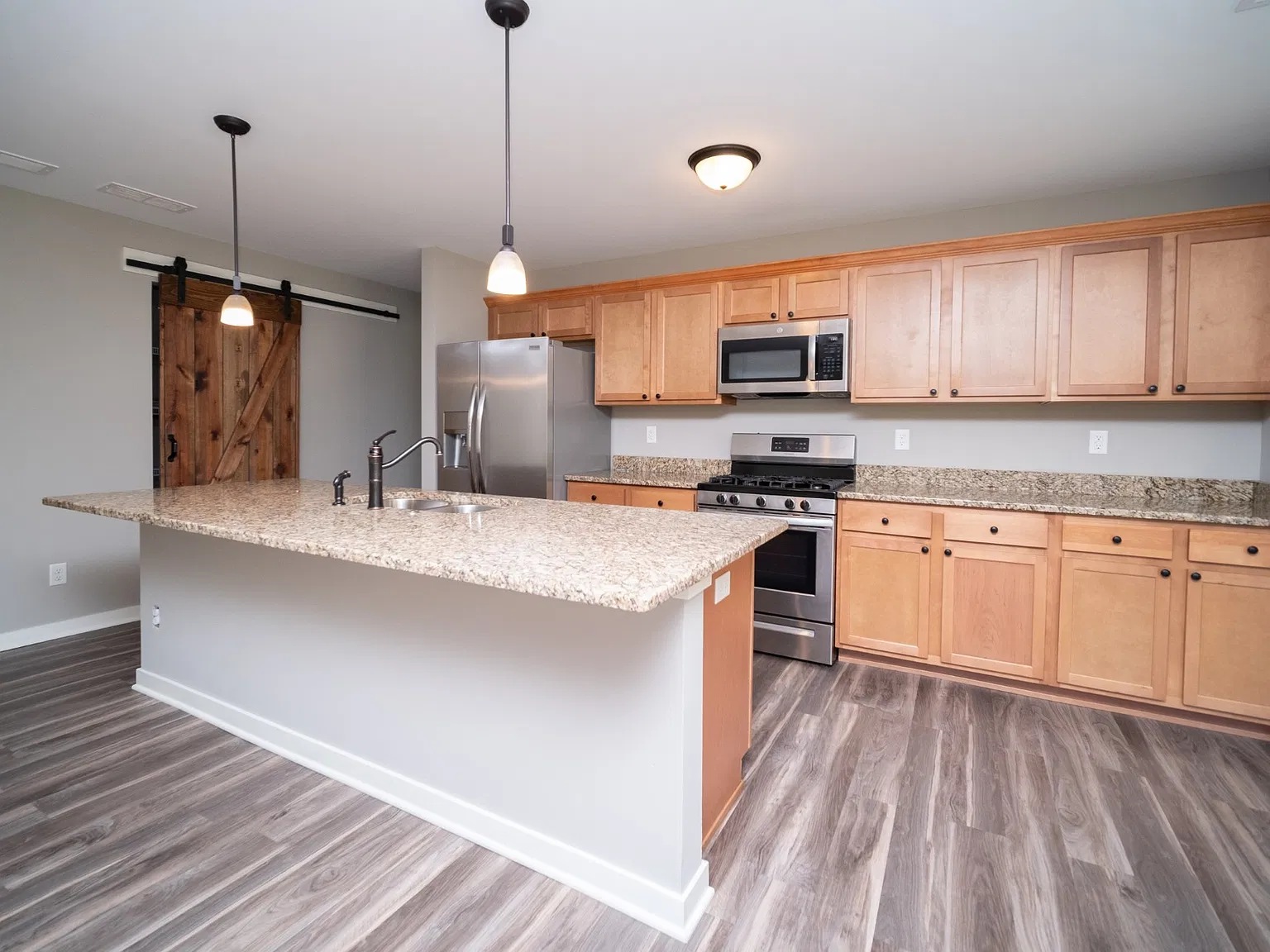 3 bed, 1432 sqft, $2,195 — Photo 4