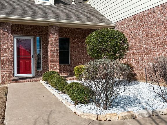5th image of 2657 Silver Hill Dr