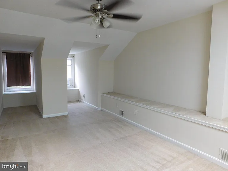 1170 N Vermont St — Photo 16