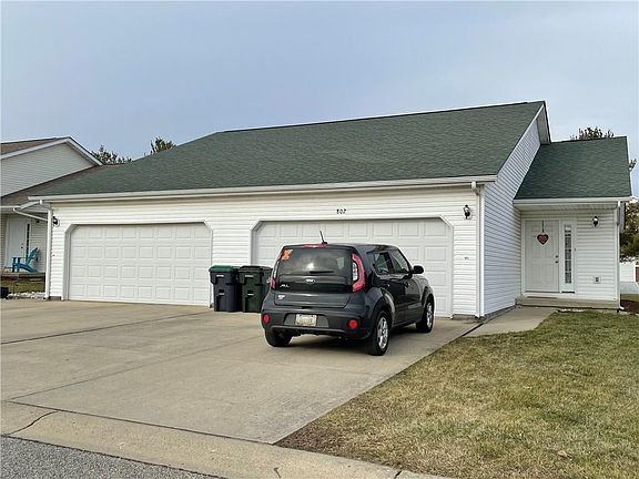 2nd image of 802 & 804 W Gaston Dr