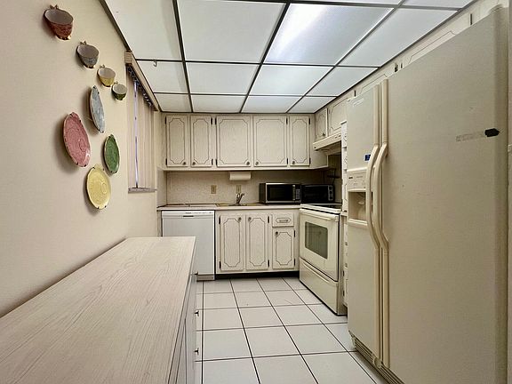 2nd image of 124 Somerset G