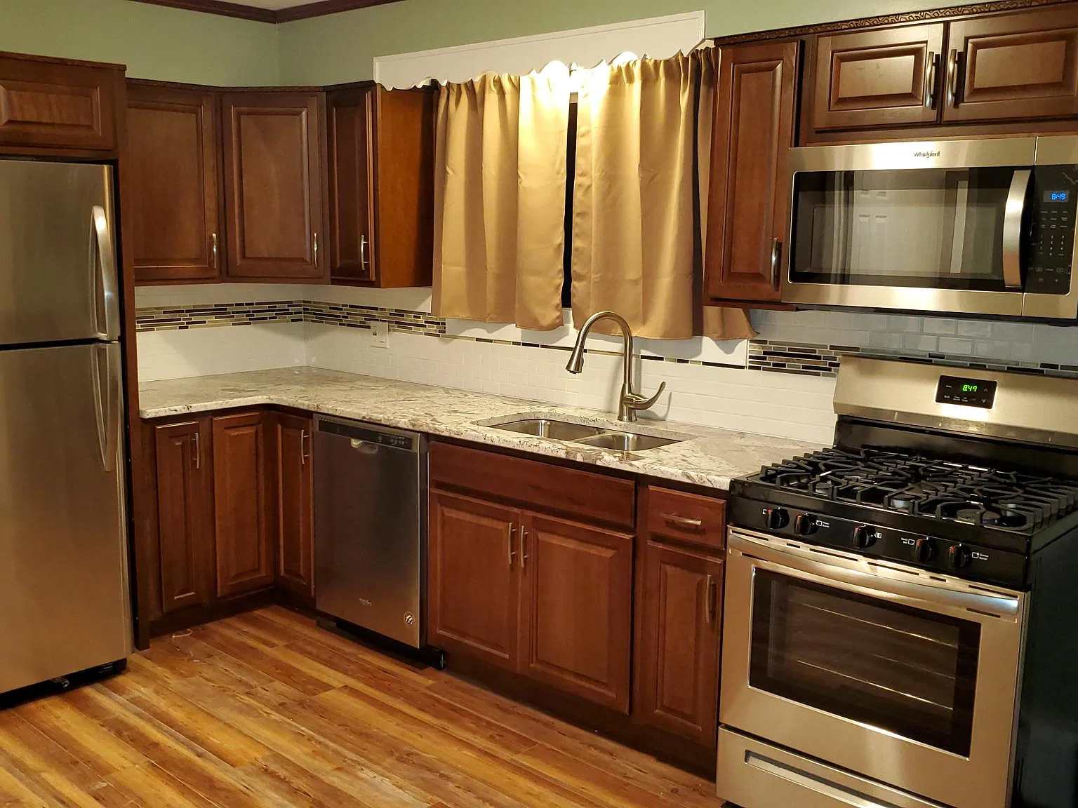 2 bed, 1000 sqft, $1,350 — Photo 1