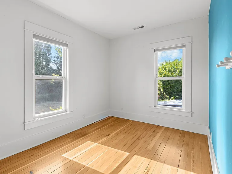 2047 N Sumner St — Photo 23