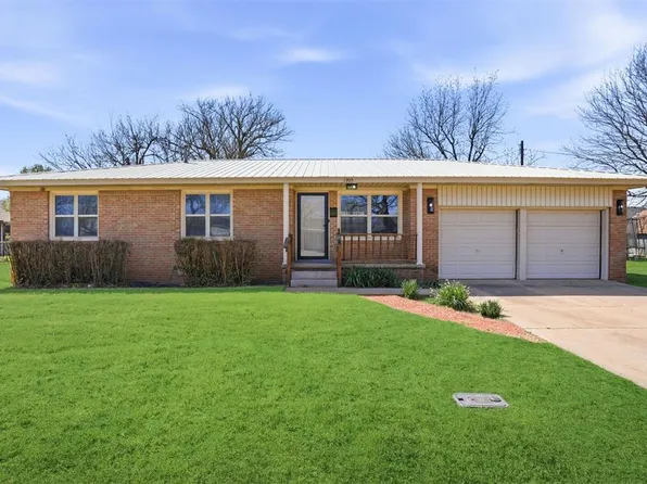 1905 N Oregon St, Mangum, OK 73554