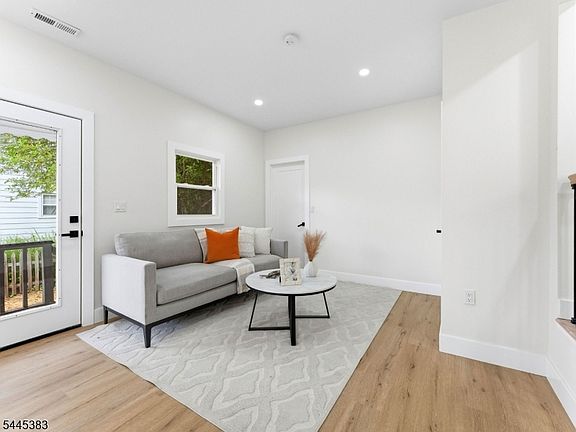 4th image of 14 Richard Ave